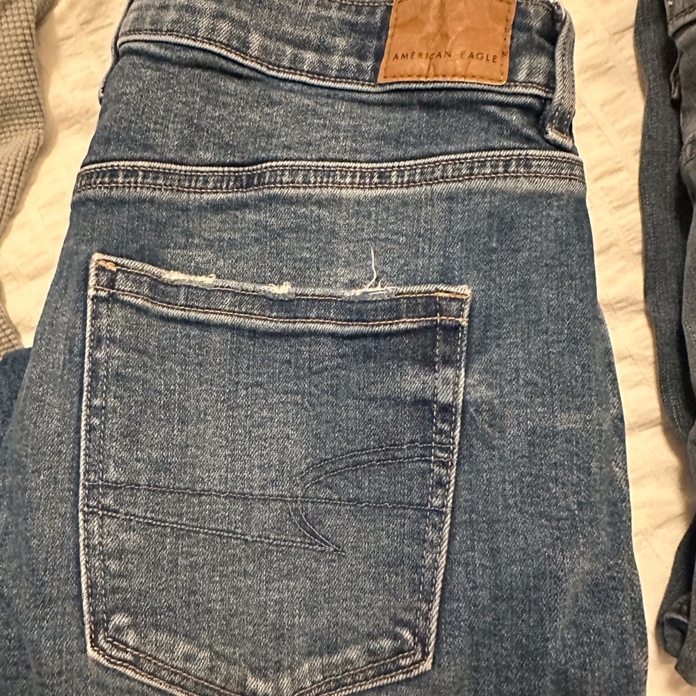 American Eagle Strigid Mom Jeans